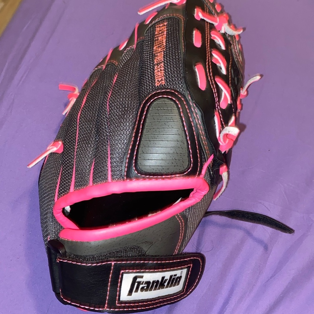 Franklin softball glove . In pink